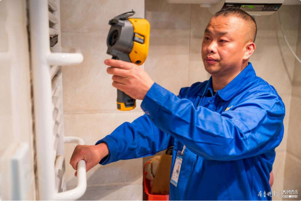 一天處理30多個(gè)供熱問題，他們有時(shí)一上午出不了一個(gè)樓棟